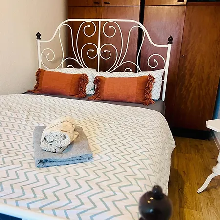 Апартаменты Gdr Flat With Rooftop Terrace Zingster Str Берлин