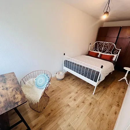 Gdr Flat With Rooftop Terrace Zingster Str * ברלין