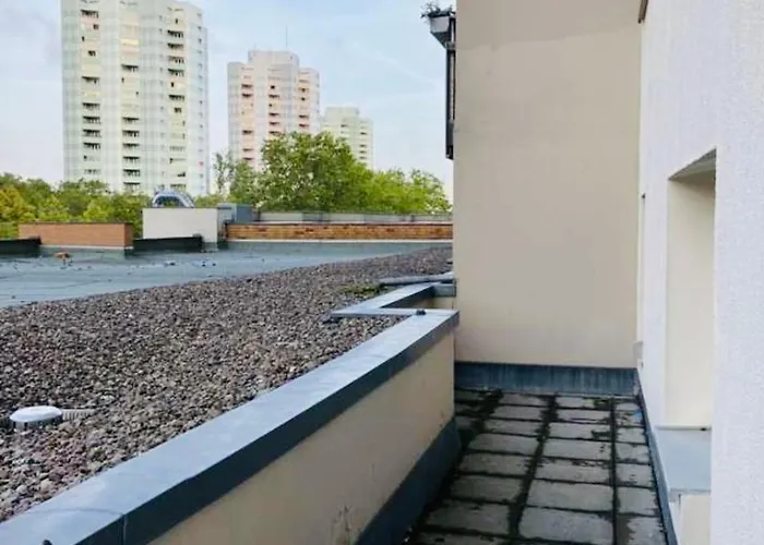 Gdr Flat With Rooftop Terrace Zingster Str דירה ברלין