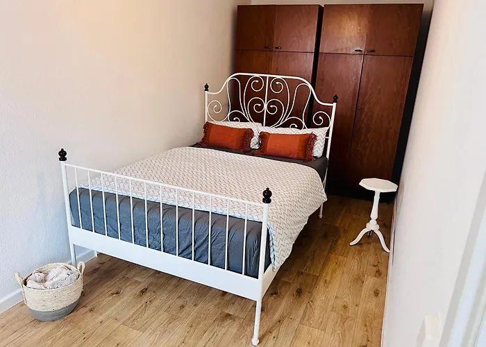 דירה Gdr Flat With Rooftop Terrace Zingster Str ברלין