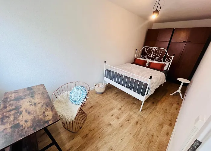 Gdr Flat With Rooftop Terrace Zingster Str * ברלין